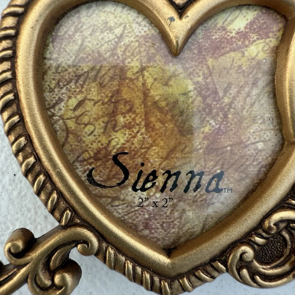 Sienna Brand Gold Toned Three Heart And Roses Mini Frames Resin ‎ Velvet Back
